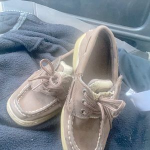 Boys 10.5 sperry shoes . In good condition